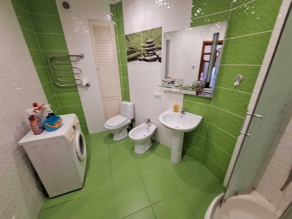 Продаю 3 кімнатну квартиру вул Мілославська 2
