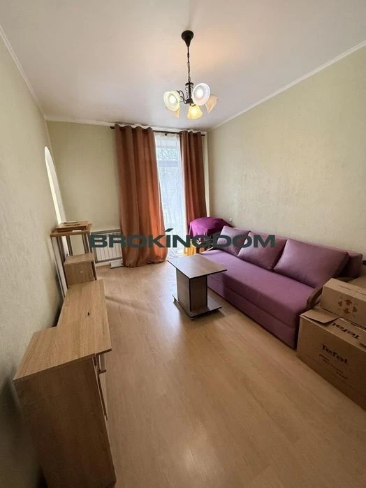 Продам 2к квартиру, Сталінку з ремонтом Бориспільська 38