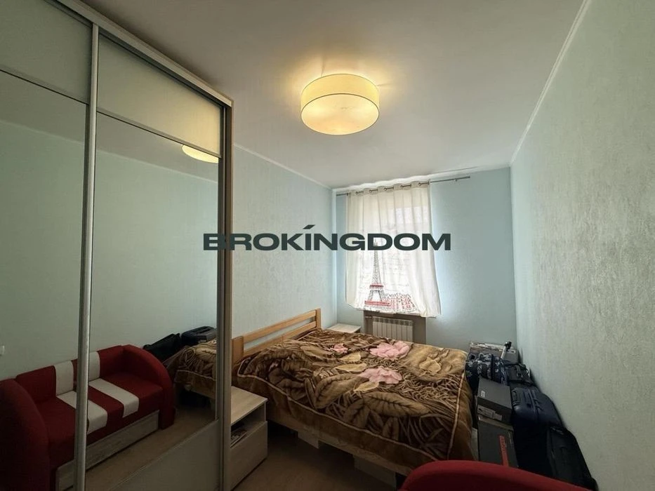 Продам 2к квартиру, Сталінку з ремонтом Бориспільська 38