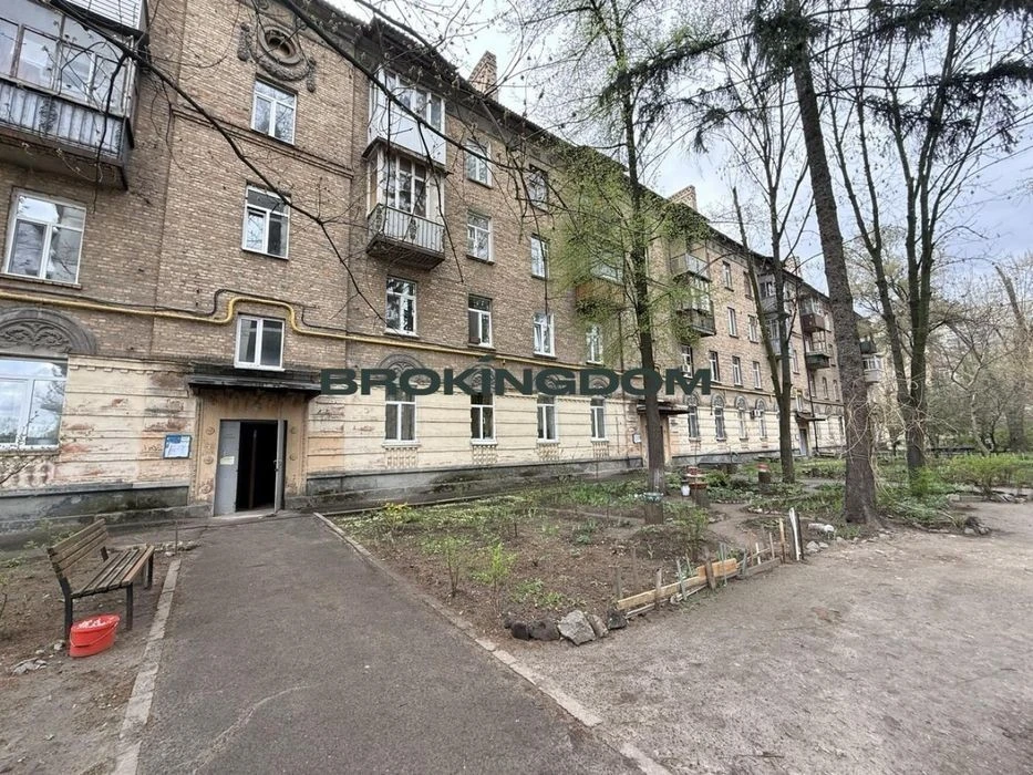 Продам 2к квартиру, Сталінку з ремонтом Бориспільська 38