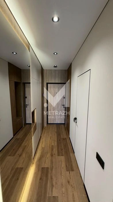 Нова 3к квартира 77 м² з ремонтом та меблями у ЖК Варшавськи