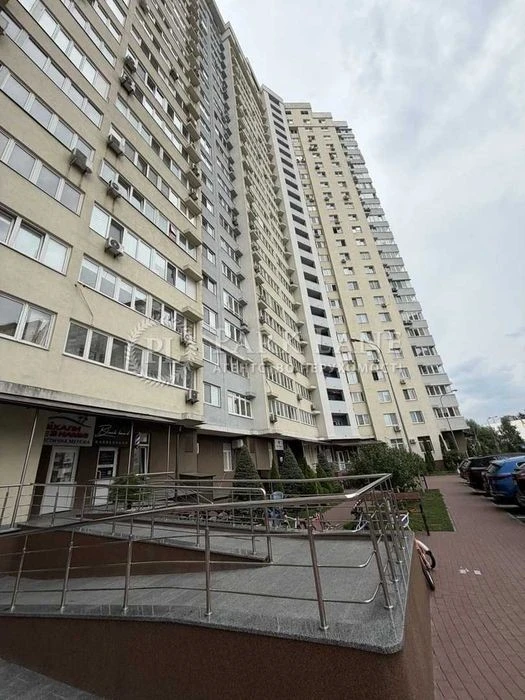 Продаж 1 кімнатна квартира просп. Академіка Глушкова 9-Д пло