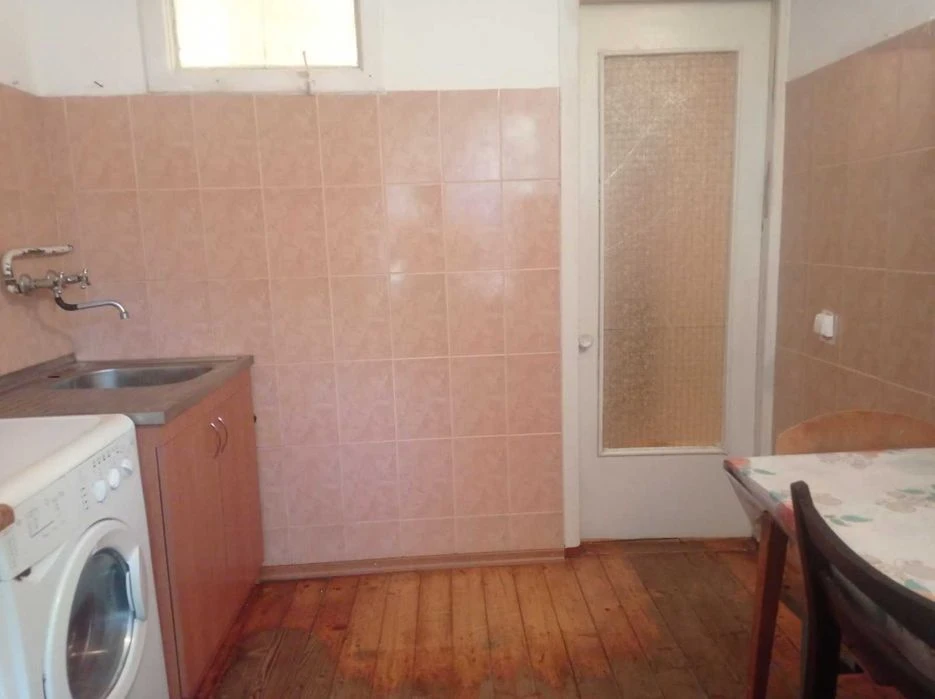 +Продам 2 ком. квартиру район Набережной 21 500 дол.