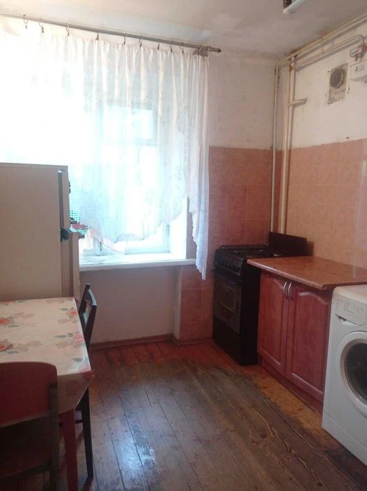 +Продам 2 ком. квартиру район Набережной 21 500 дол.