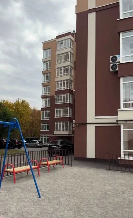 Новобудова в Центрі!Середній поверх!