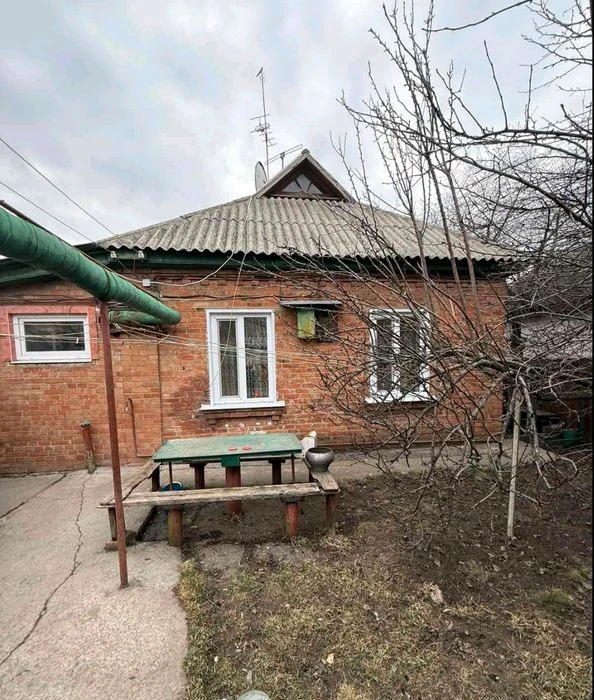 Браїлки. Продається окремий добротний будинок  зі зручностям