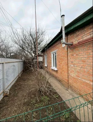 Браїлки. Продається окремий добротний будинок  зі зручностям