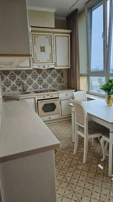 Продам  квартиру  з дизайнерським ремонтом на ж/м Сонячний (