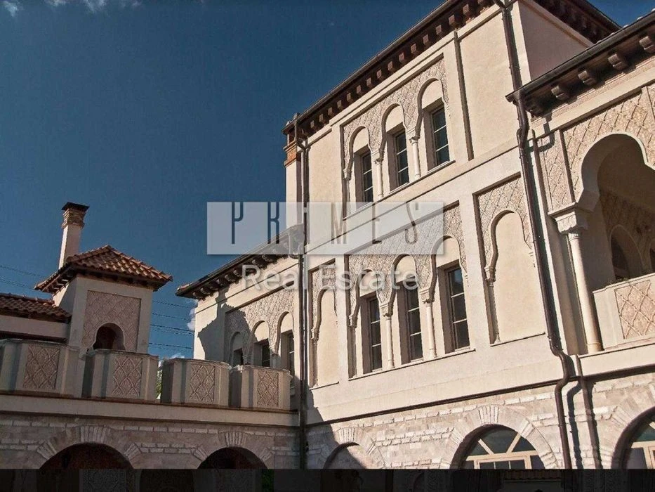 Аренда дома в восточном стиле, 850м2, ул. Черногорская, Пече
