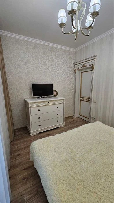 Продам  квартиру  з дизайнерським ремонтом на ж/м Сонячний (