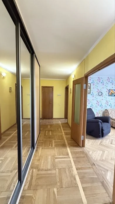 Оренда 3-кім. квартири в цегляному будинку поруч з метро!