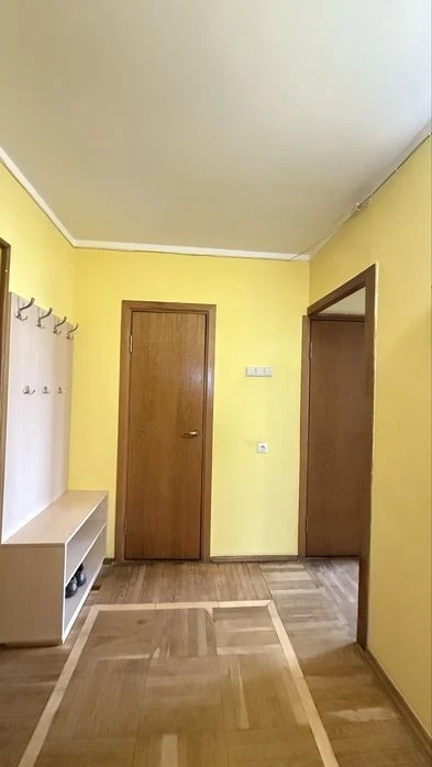 Оренда 3-кім. квартири в цегляному будинку поруч з метро!