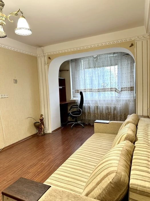 Здам 1 кімнатну квартиру на Севастопольскій площі