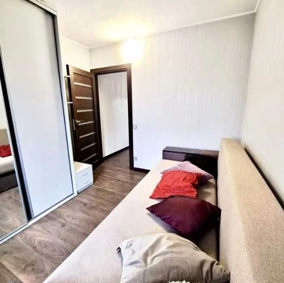 For sale 2-room apartment, 45 m2, 5/5 on Derevyanko street, m.