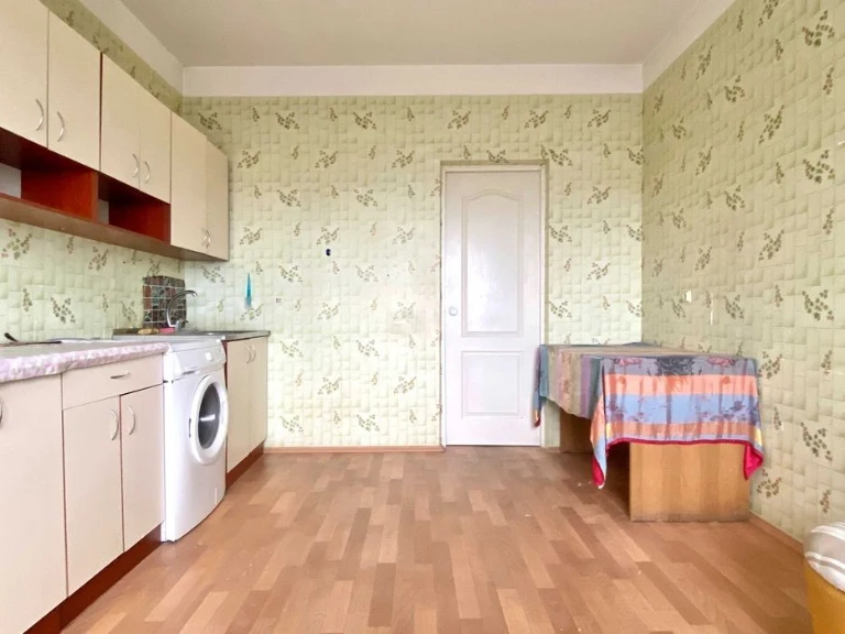 ID 368. ДВРЗ, метро Чернігівська, вул. Алматинська, 41А, Дар