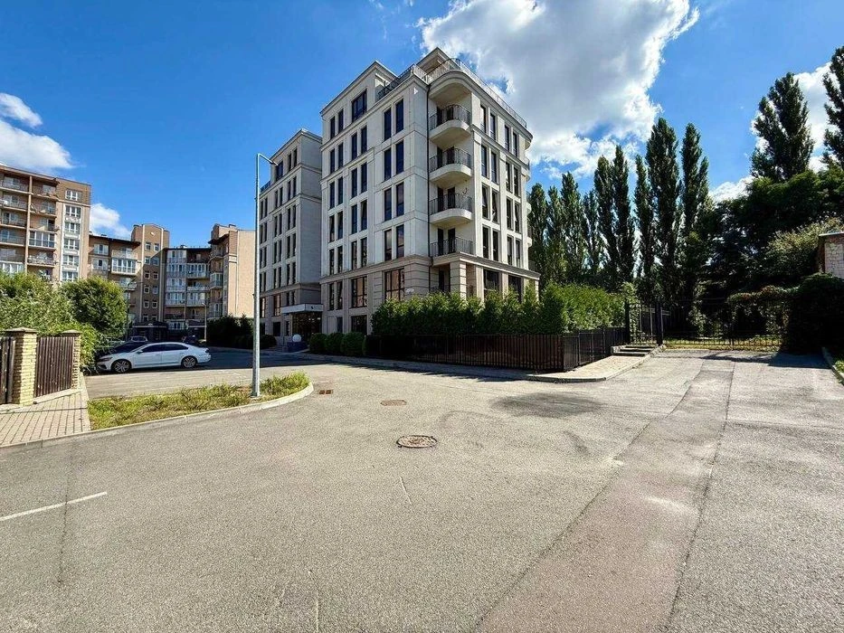 Стильна 1к квартира з дизайнерським ремонтом в Клубнуму буди