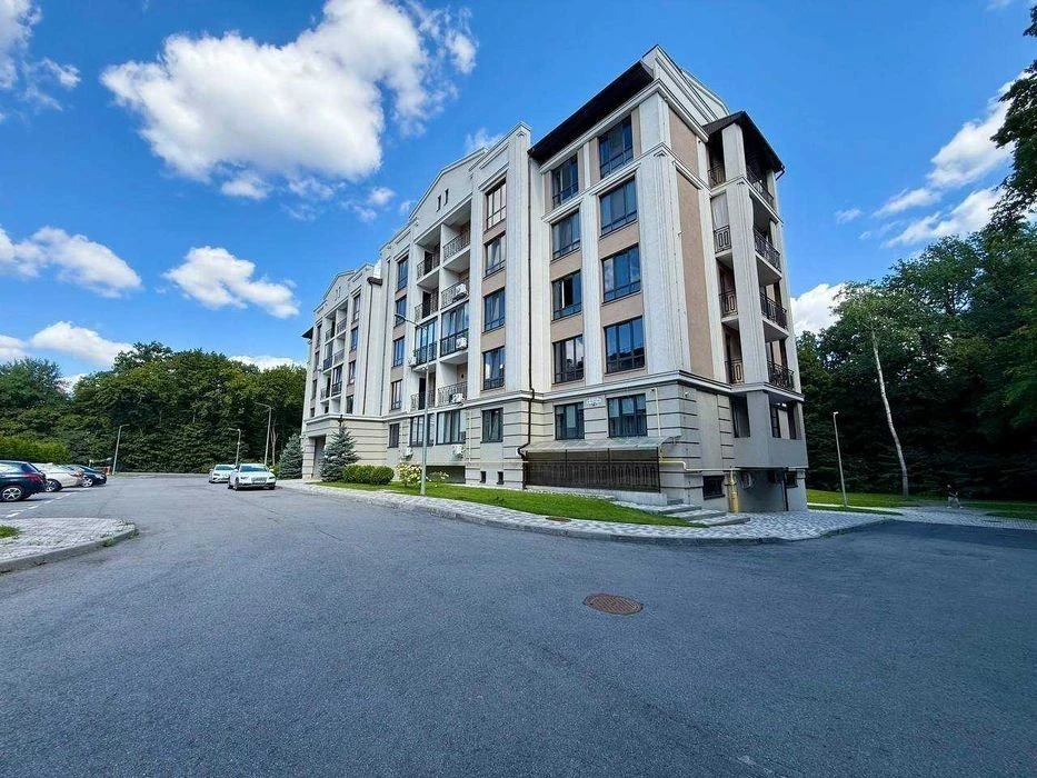 2к квартира з дизайнерським ремонтом в Клубнуму будинку бізн