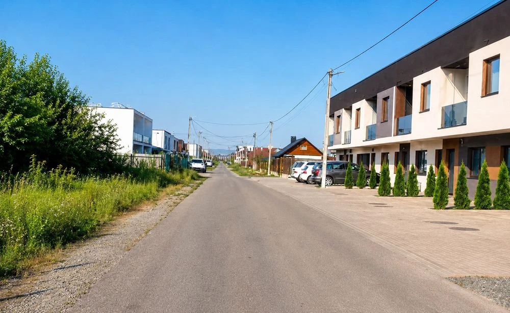 Ділянка, початок р-ну Садовий , у тупіковій вуличці, рн пр.