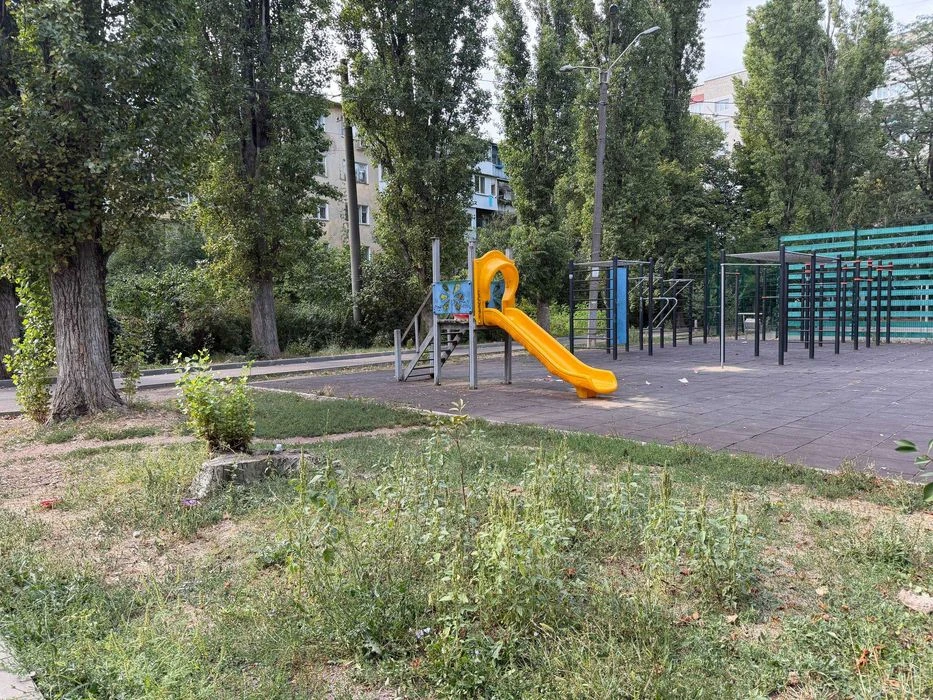 3-кімнатна квартира біля Черемушок! Зелена тиха локація!