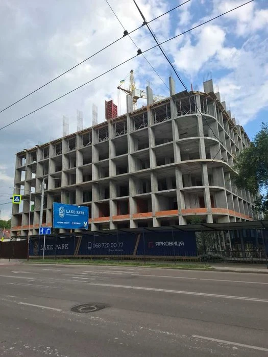 Продаю 1 кімнатну квартиру біля Парку та Озера.Вулиця Мазепи