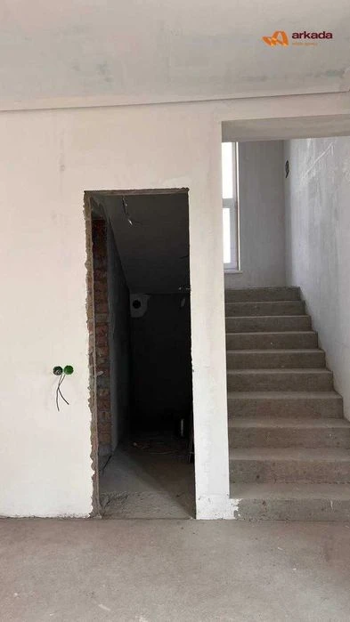 Продаю готовий сучасний будинок в районі ТЦ Арсен.