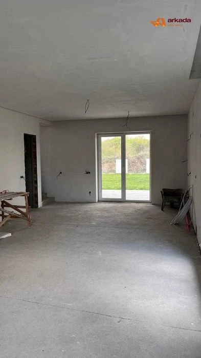 Продаю готовий сучасний будинок в районі ТЦ Арсен.