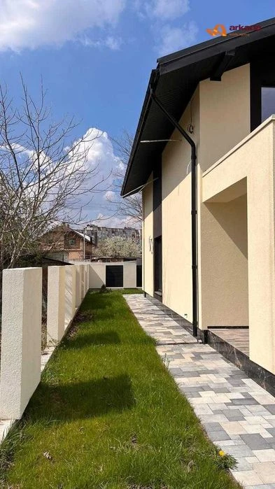 Продаю готовий сучасний будинок в районі ТЦ Арсен.