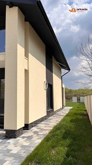 Продаю готовий сучасний будинок в районі ТЦ Арсен.