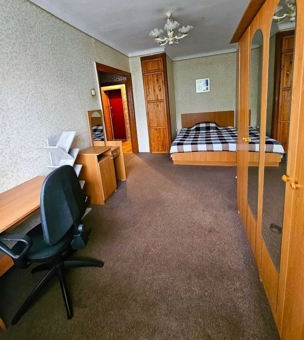 OWNER One-room apartment 26/8 Budivelnykiv Street. metro