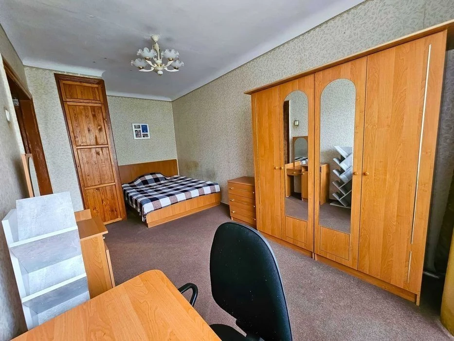 OWNER One-room apartment 26/8 Budivelnykiv Street. metro