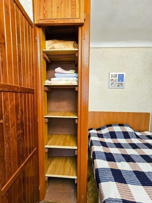 OWNER One-room apartment 26/8 Budivelnykiv Street. metro