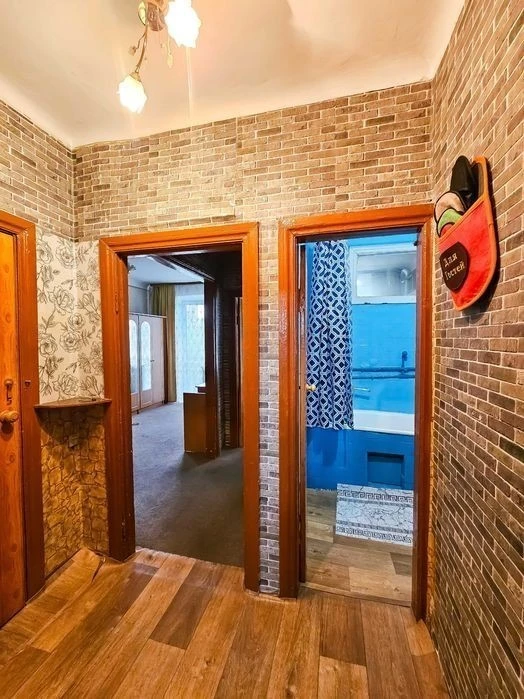 OWNER One-room apartment 26/8 Budivelnykiv Street. metro