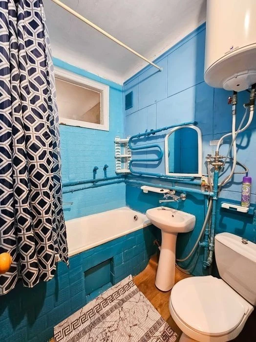 OWNER One-room apartment 26/8 Budivelnykiv Street. metro