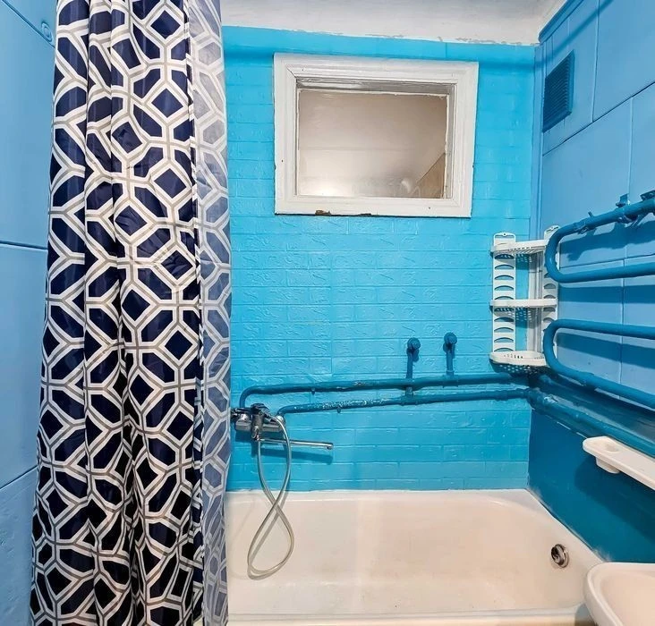 OWNER One-room apartment 26/8 Budivelnykiv Street. metro