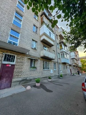 OWNER One-room apartment 26/8 Budivelnykiv Street. metro