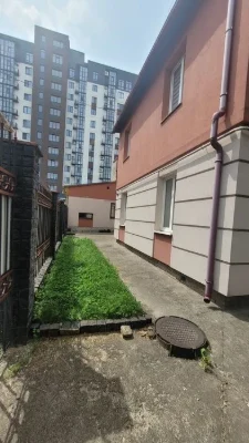 Продж частини будинку в самому Центрі по вул Мазепи.