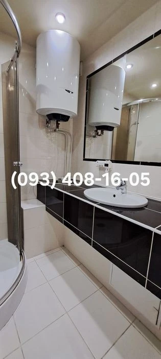 Продається 1-кімнатна квартира по вул. Анни Ахматової, 14 Б.