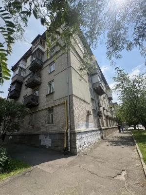 Держпрограми ТАК. Сталінка. Стеля 3.3 м. Вул. Будівельників