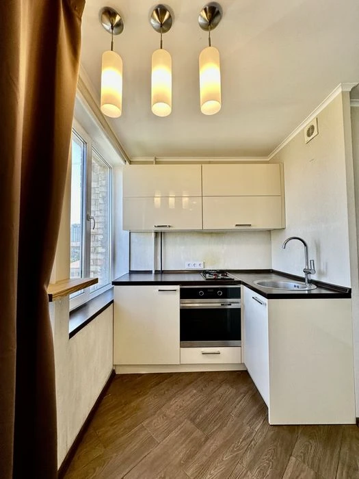 Вул. Сергія Берегового (Мартиросяна), 2/6. Продаж квартири з
