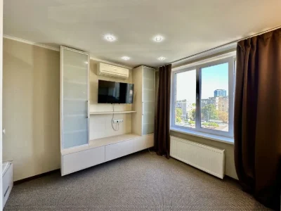 Вул. Сергія Берегового (Мартиросяна), 2/6. Продаж квартири з