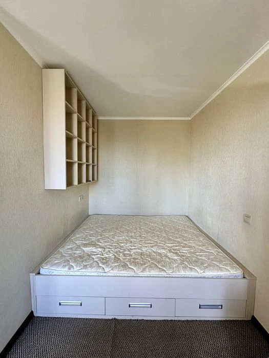Вул. Сергія Берегового (Мартиросяна), 2/6. Продаж квартири з