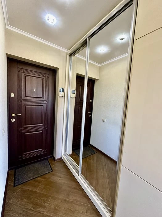 Вул. Сергія Берегового (Мартиросяна), 2/6. Продаж квартири з