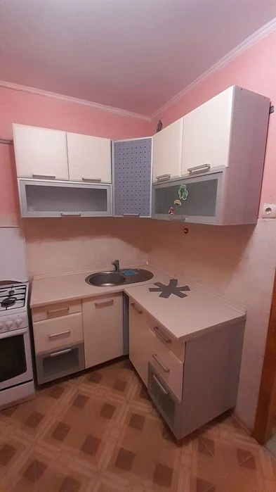 Продажа 1кiмнатна квартира, метро Осокорки-50 тис. евро
