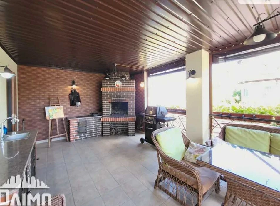 (7) I will sell an elite house on Hnivanskoye highway 0102
