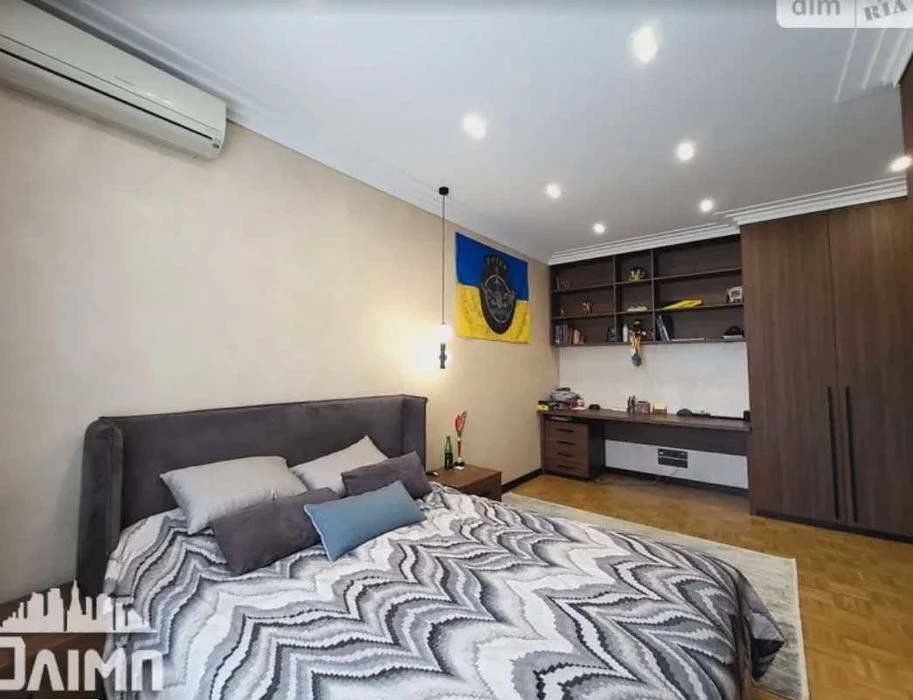 (7) I will sell an elite house on Hnivanskoye highway 0102