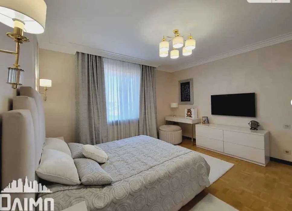 (7) I will sell an elite house on Hnivanskoye highway 0102