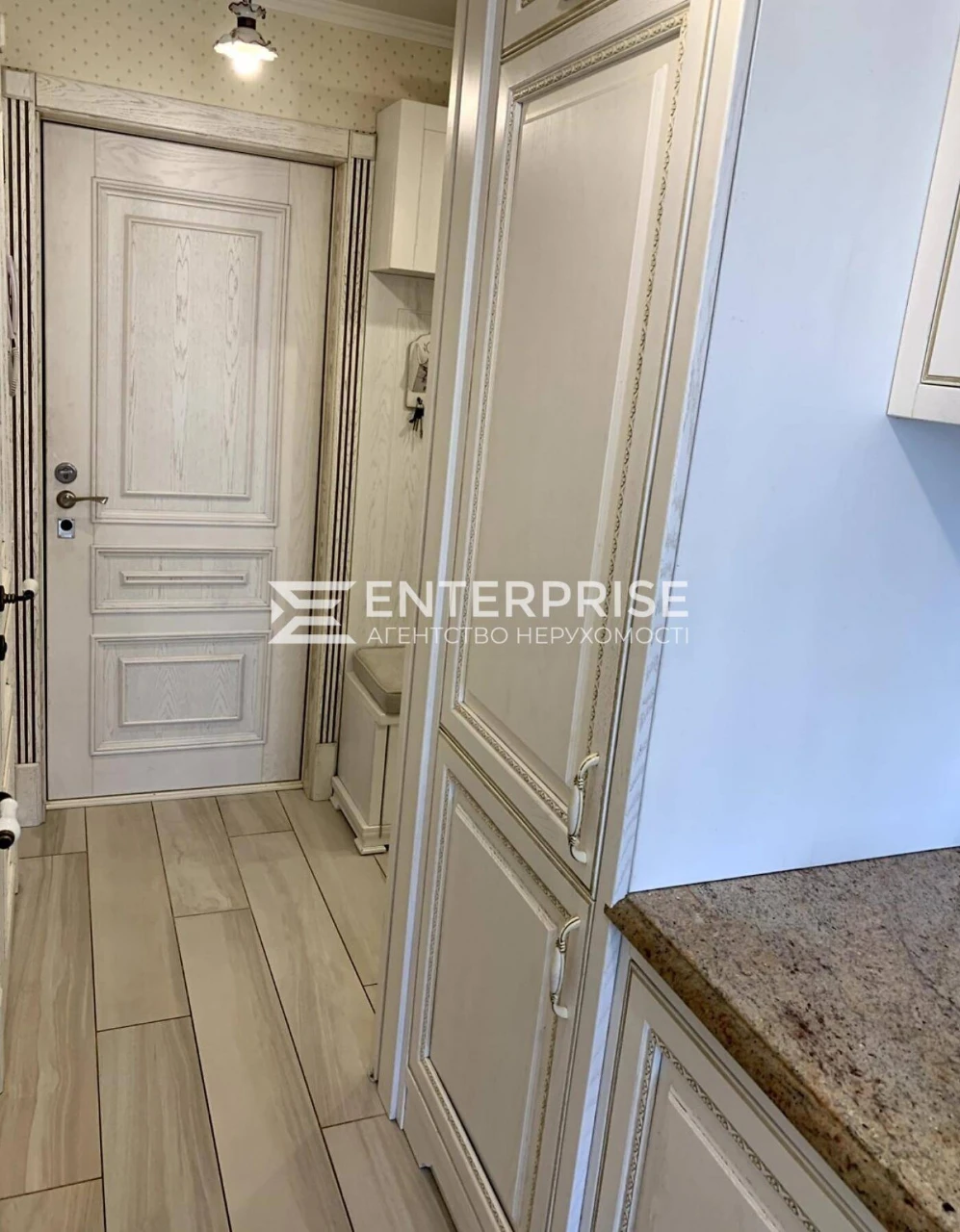 Продаж 3к квартири з ремонтом, Дніпровська набережна, Березн