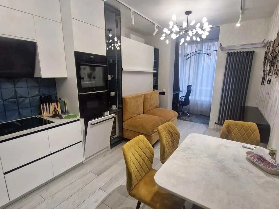 Квартира. Київ, Родини Кістяківських вул.