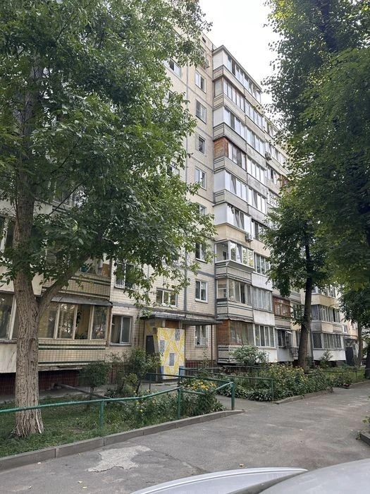 Оренда 2кв 57м Парково-Сирецька 4-А 1 поверх Газ Метро 10хв