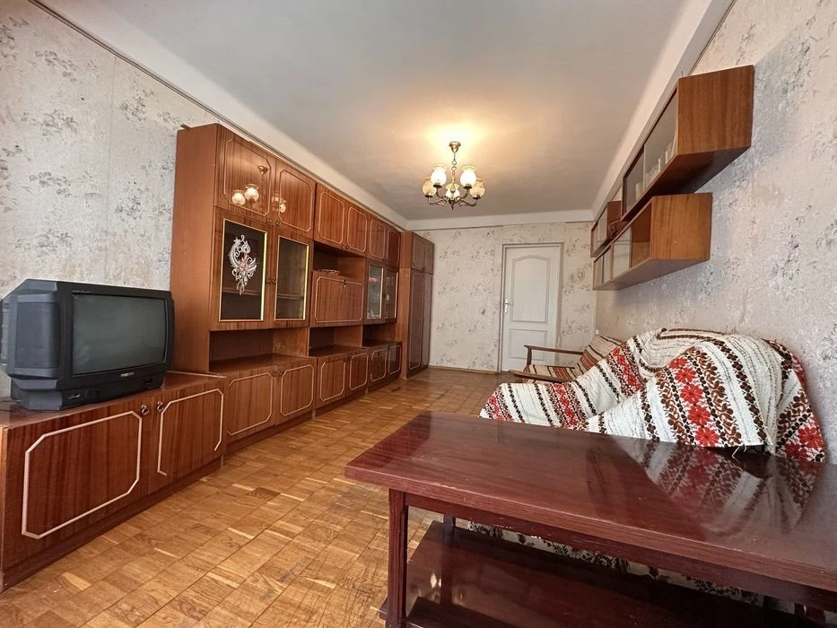 Оренда 2кв 57м Парково-Сирецька 4-А 1 поверх Газ Метро 10хв